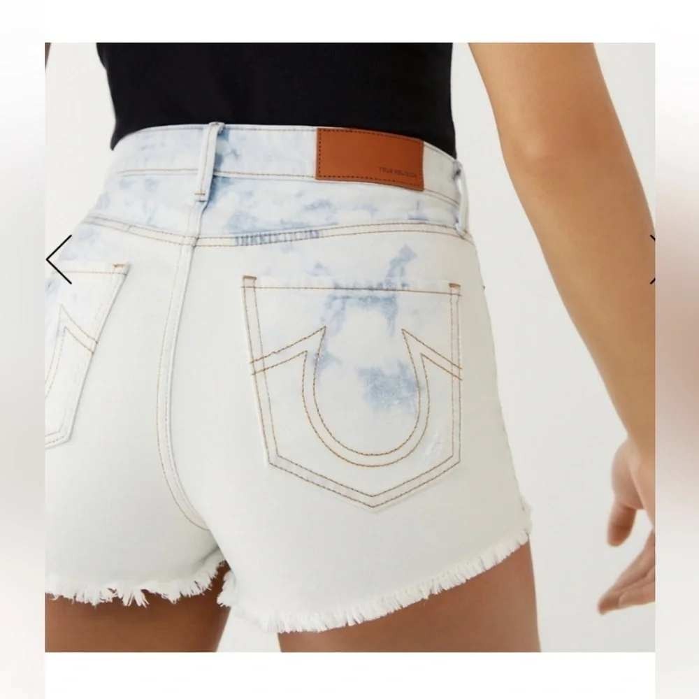 True Religion Caia Fray Hem Destroyed Acid Wash Denim Shorts Size 24W